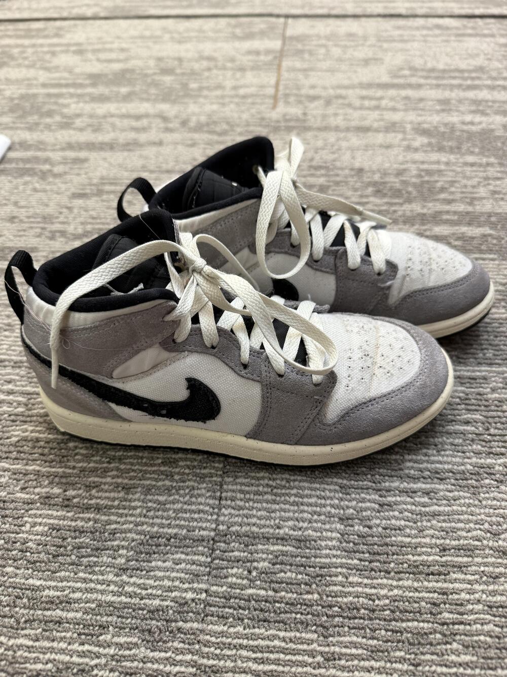 Air Jordan 1 Low OG Year of the Rabbit Shoes Youth Size 3Y FD9090-002